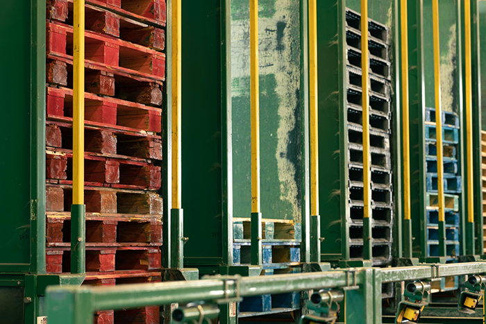 Pallets in a storage system highlighting efficient management of reusable transport packaging for e-commerce logistics.